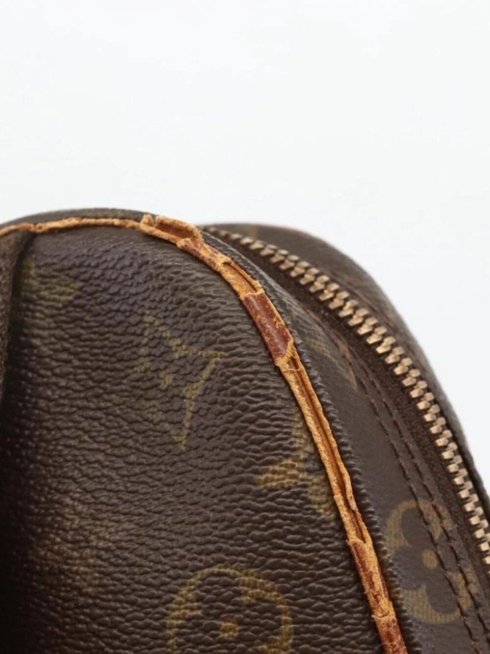 LOUIS VUITTON Monogram Pochette Gange Shoulder Bag - Picture 9 of 16